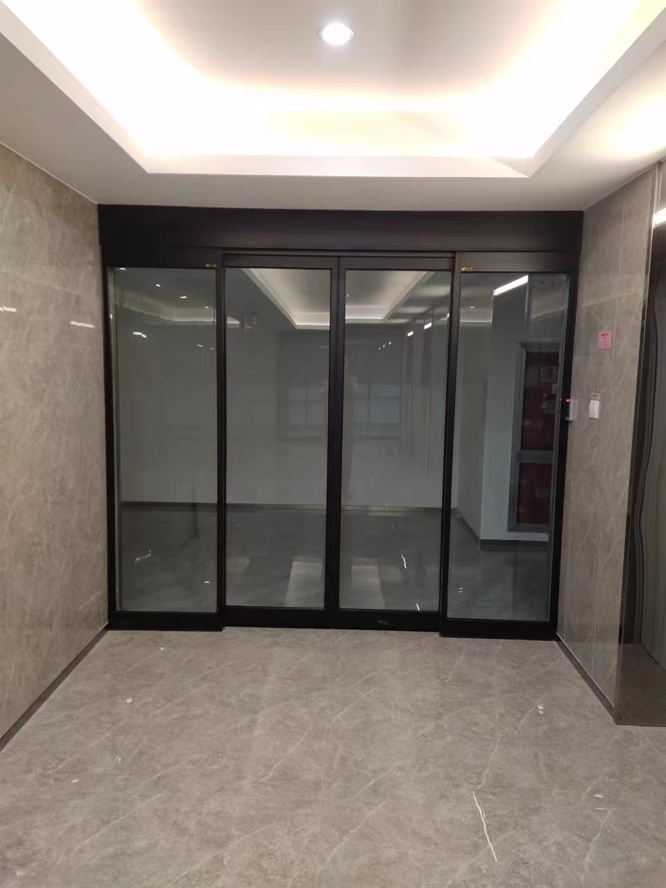 雨花台区玻璃伸缩门